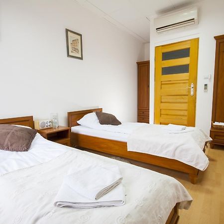Motel Te Klimaty 첼라드즈 외부 사진