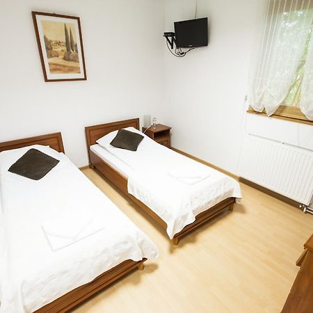 Motel Te Klimaty 첼라드즈 외부 사진