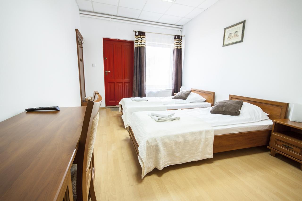 Motel Te Klimaty 첼라드즈 외부 사진