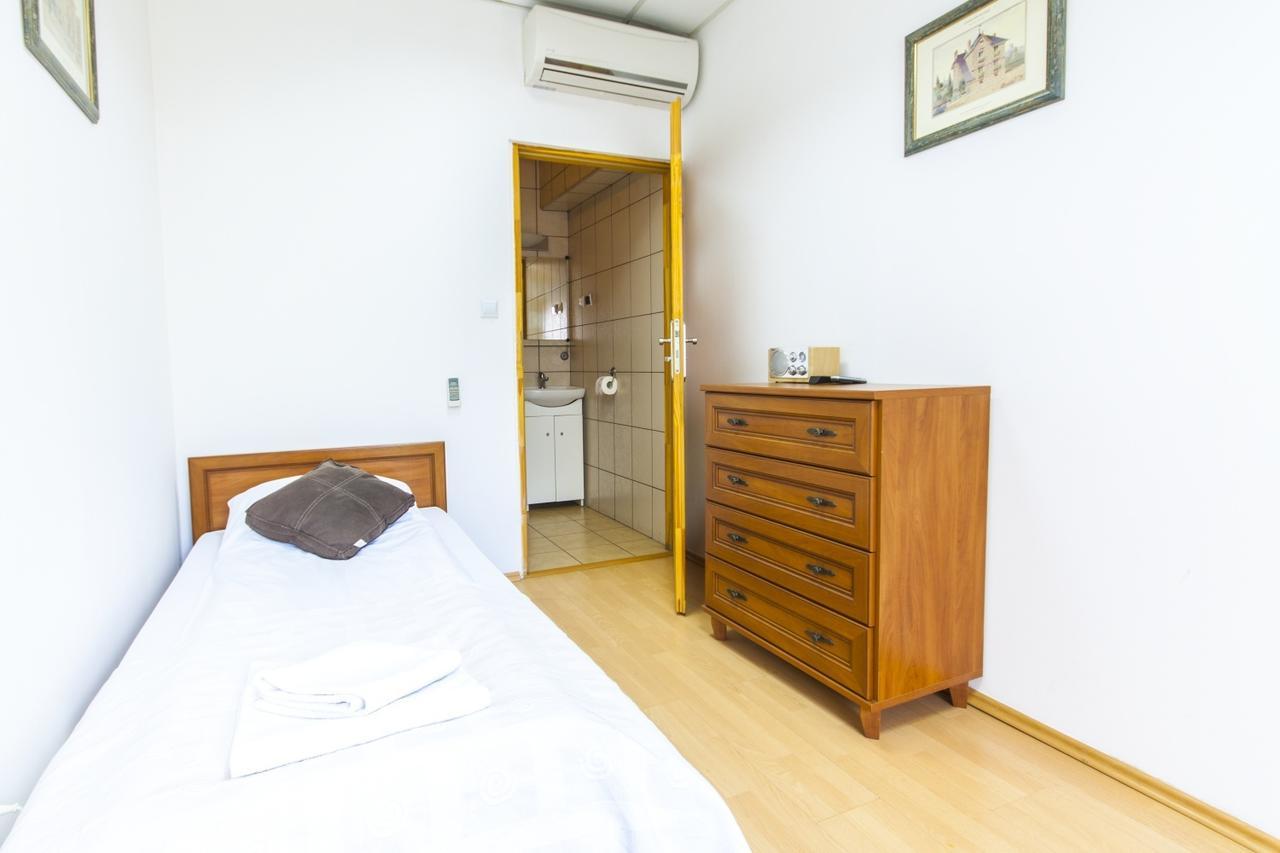 Motel Te Klimaty 첼라드즈 외부 사진