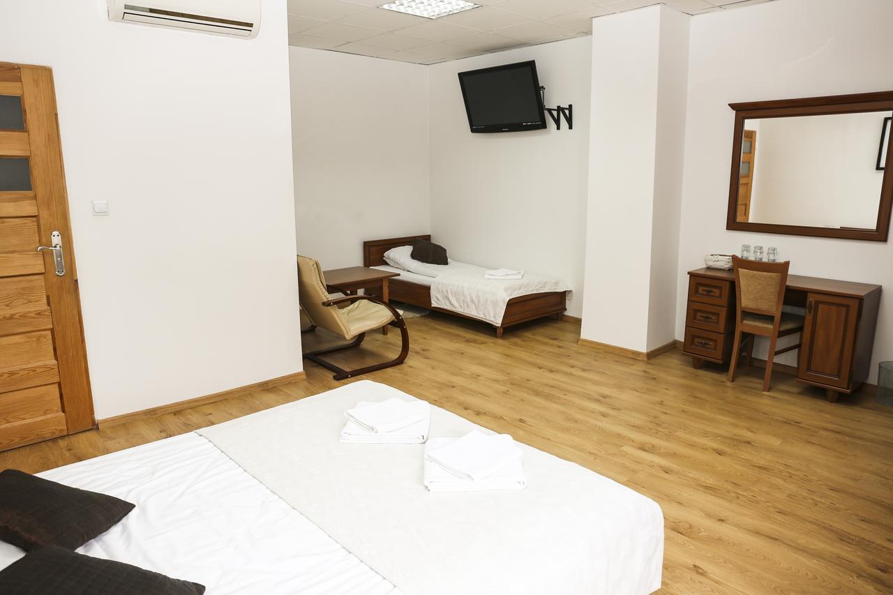 Motel Te Klimaty 첼라드즈 외부 사진
